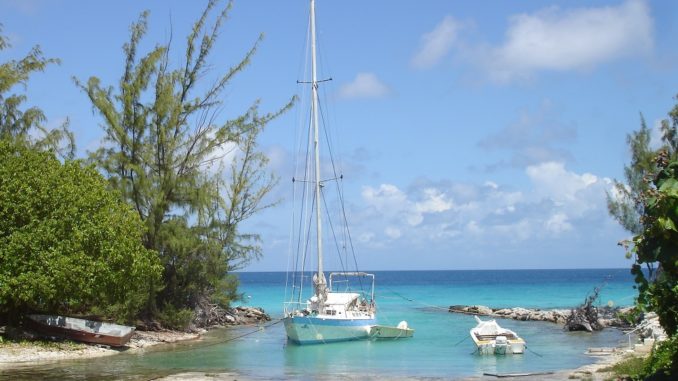 Website - Tuamotus peaceful lagoon scene in Rangiroa